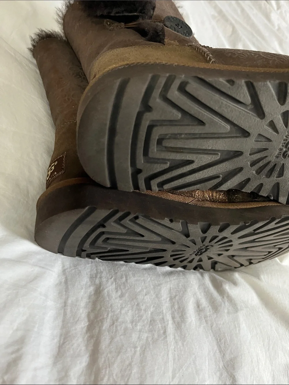 UGG Bailey Button Metallic Logo boots in bronze women’s size 9 winter boots